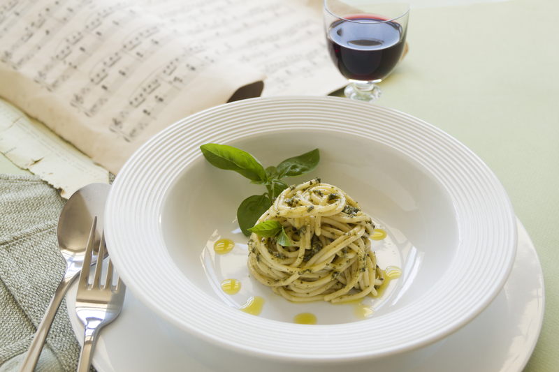 Eating Italian Style: Spaghetti-with-pesto