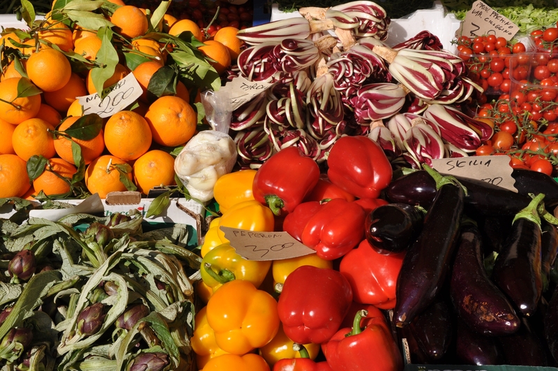 Eating Italian Style: fresh veggies at market