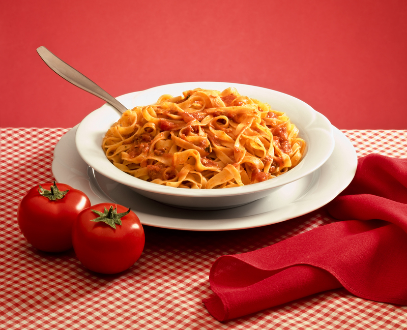 Eating Italian Style: tagliatelle with tomatoe-sauce