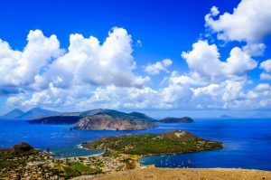 Lipari-islands-viewedfromVulcano_2