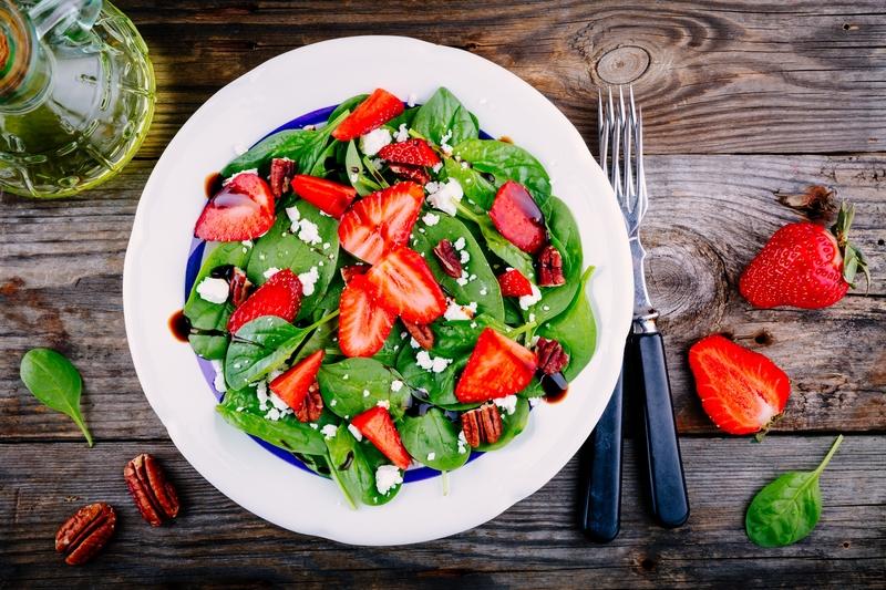 balsamic_spinach_strawberries_salad