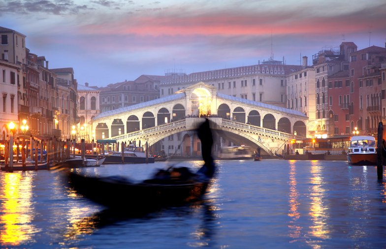 Rialto bridge at sunset