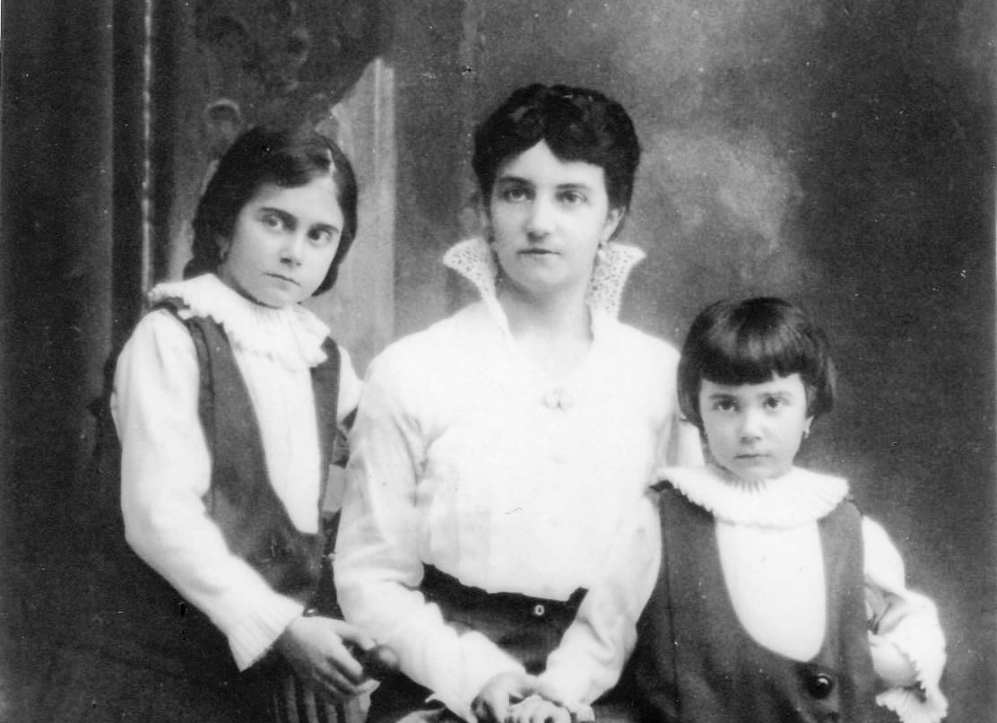 Italian Family photo early 1900s