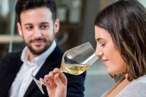 wine_tasting_couple